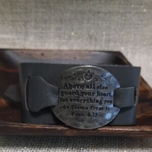 Gray Leather Bracelet with Engraved Oval Metal Plate Antique Silver - Proverbs